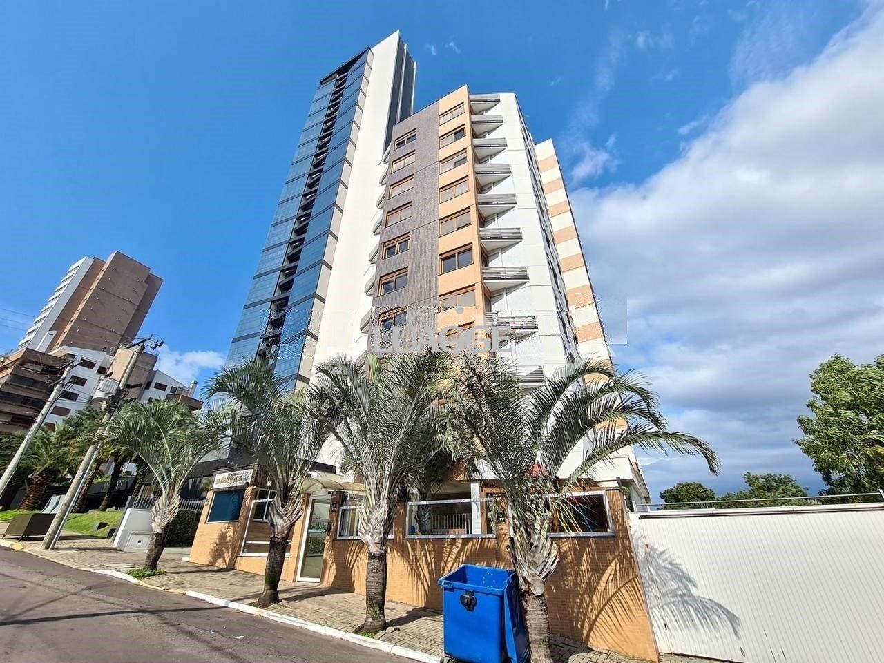 Apartamento à venda com 3 quartos, 211m² - Foto 1
