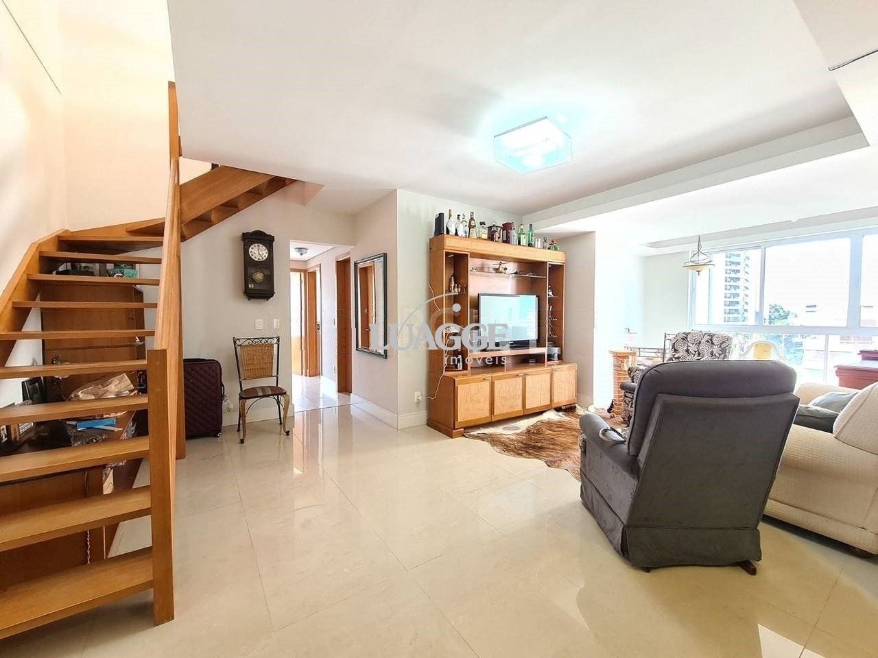 Apartamento à venda com 3 quartos, 211m² - Foto 10