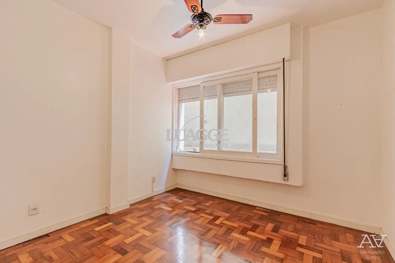 Apartamento à venda com 2 quartos, 61m² - Foto 4