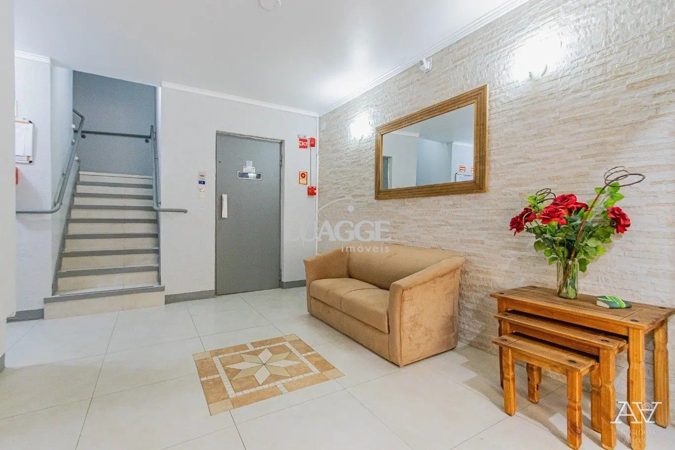 Apartamento à venda com 2 quartos, 61m² - Foto 2