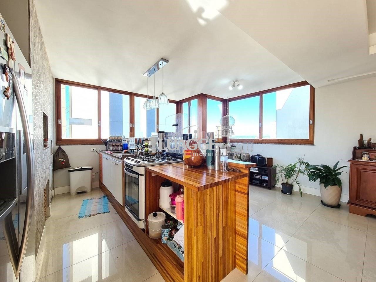 Apartamento à venda com 3 quartos, 211m² - Foto 24