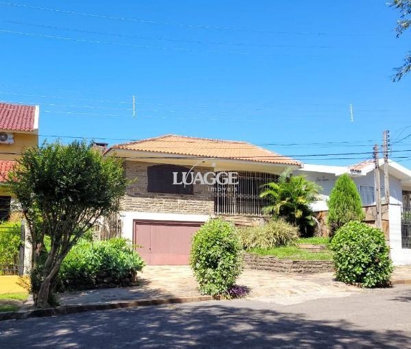 Casa à venda com 4 quartos, 272m² - Foto 1