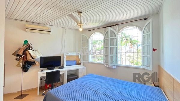 Casa à venda com 3 quartos, 205m² - Foto 1