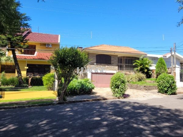 Casa à venda com 4 quartos, 272m² - Foto 2