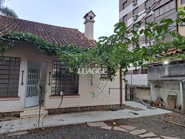 Casa à venda com 4 quartos, 231m² - Foto 3