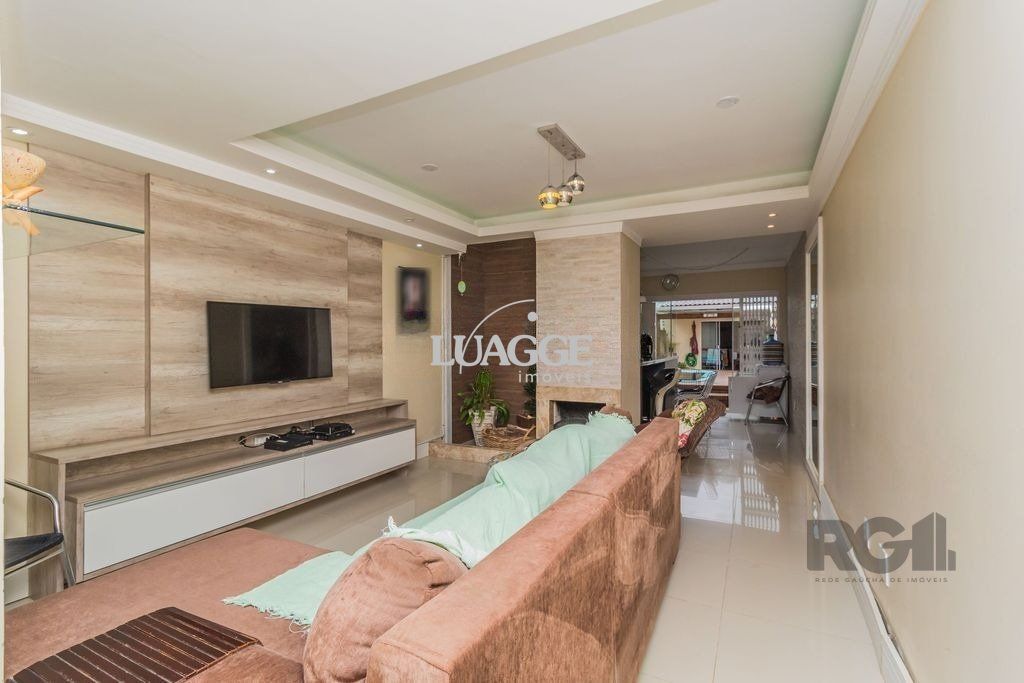Casa à venda com 3 quartos, 167m² - Foto 1