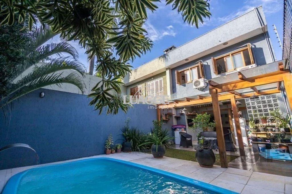 Casa à venda com 3 quartos, 182m² - Foto 1