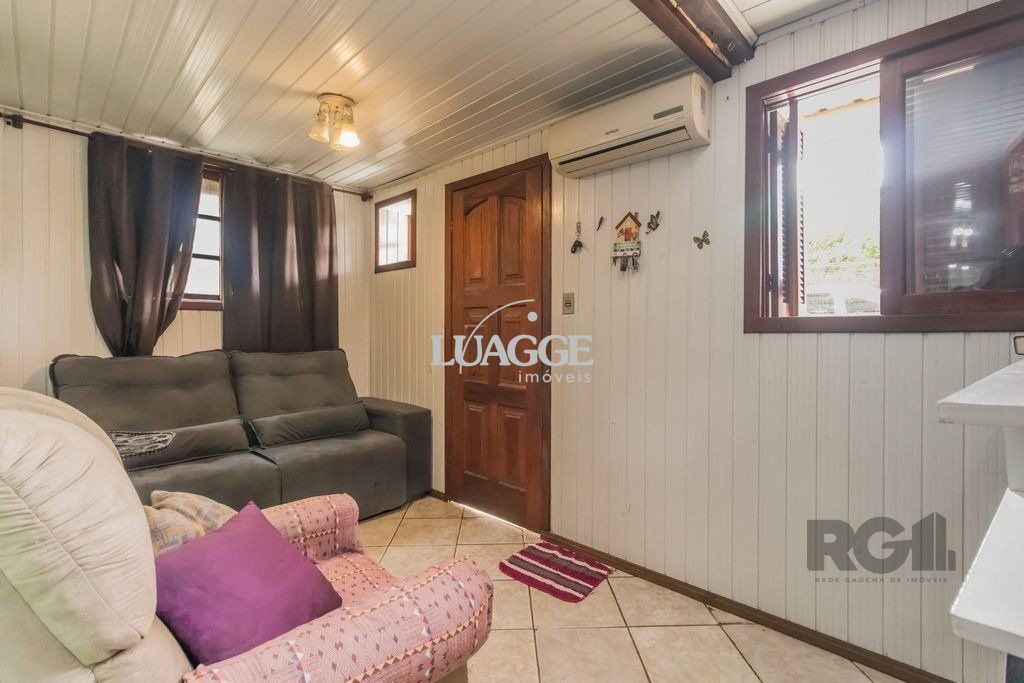 Casa à venda com 4 quartos, 226m² - Foto 1