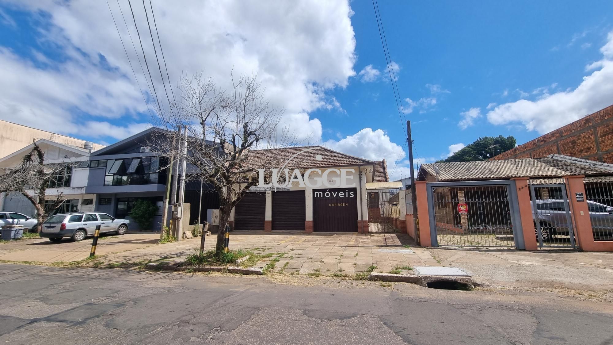 Casa à venda com 3 quartos, 282m² - Foto 3