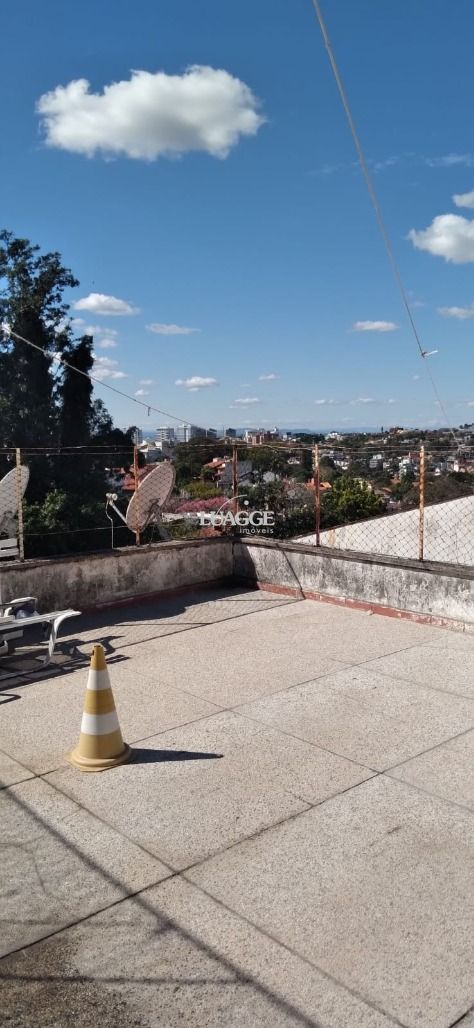 Casa à venda com 4 quartos, 132m² - Foto 3