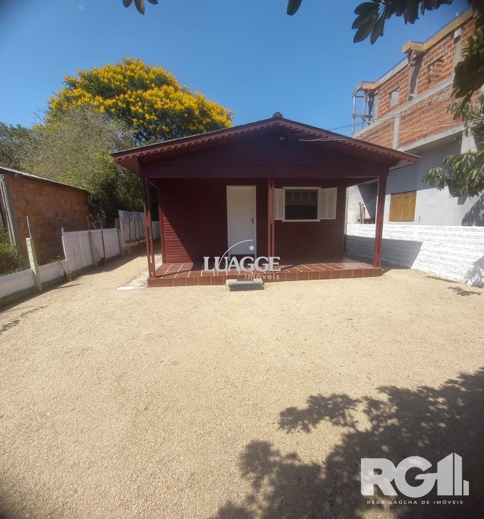 Casa à venda com 3 quartos, 99m² - Foto 1