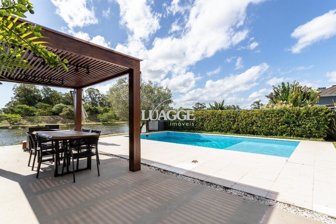 Casa de Condomínio à venda com 4 quartos, 339m² - Foto 1