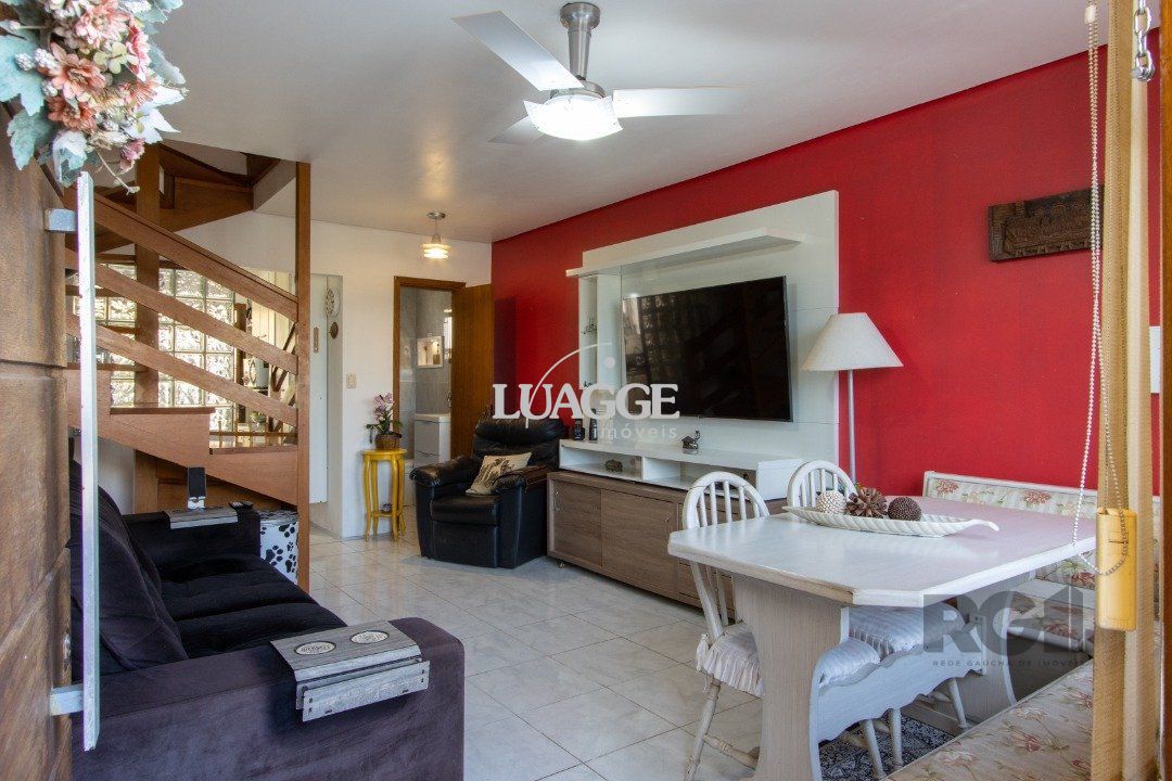 Casa à venda com 3 quartos, 196m² - Foto 1