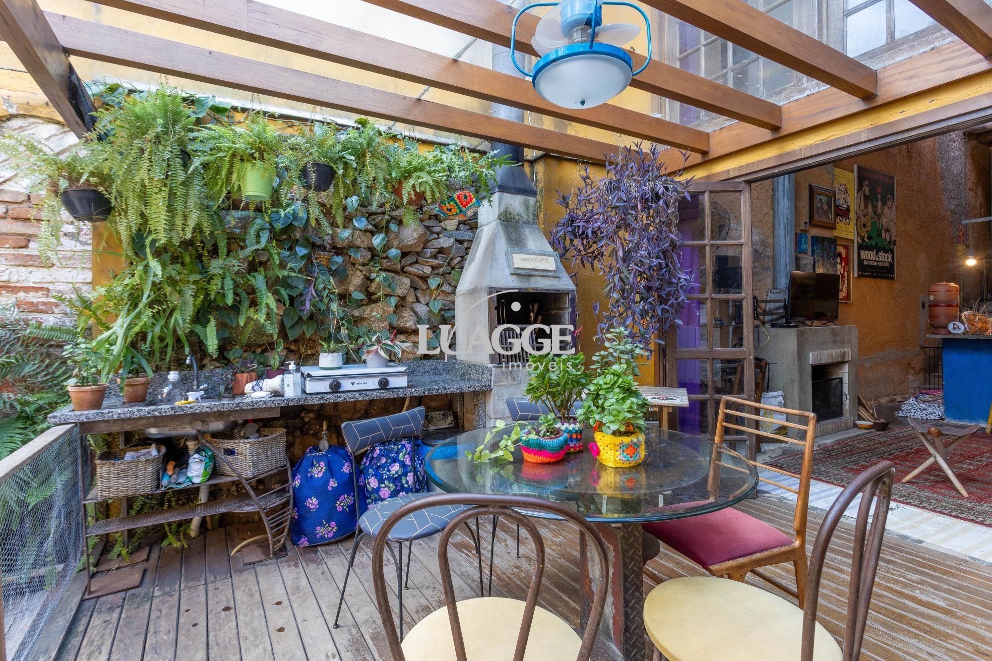 Casa à venda com 3 quartos, 152m² - Foto 1