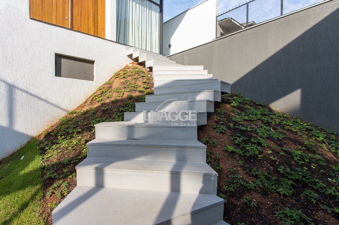 Casa à venda com 3 quartos, 382m² - Foto 4