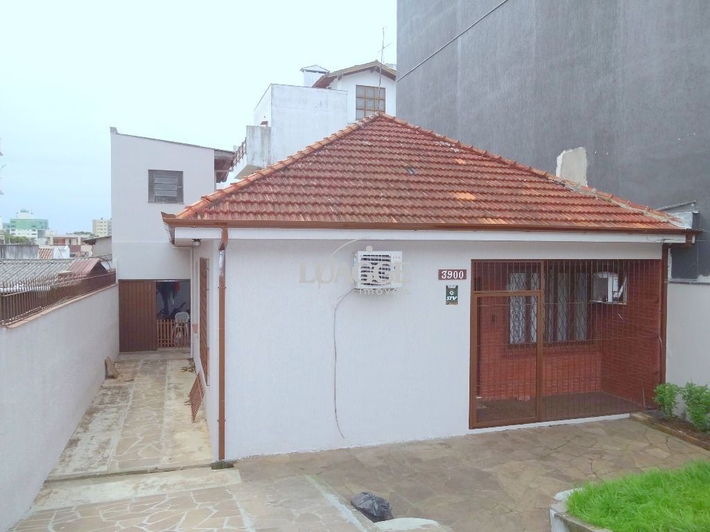 Casa à venda com 3 quartos, 100m² - Foto 1