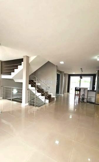 Casa de Condomínio à venda com 4 quartos, 286m² - Foto 2
