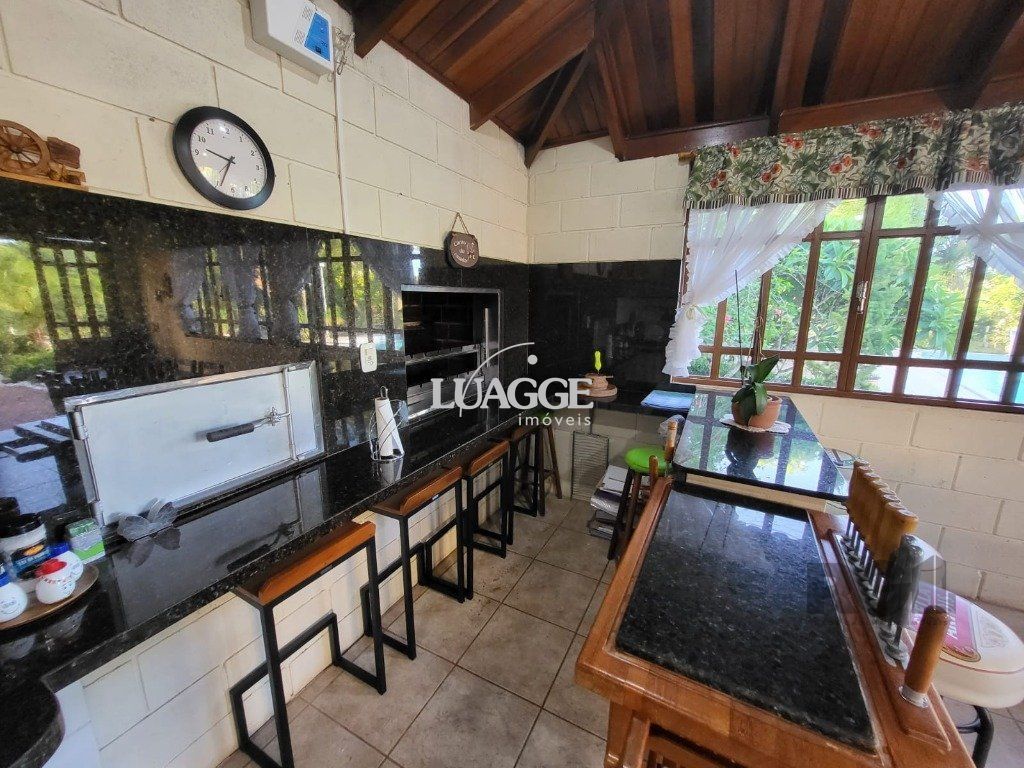 Casa de Condomínio à venda com 4 quartos, 232m² - Foto 3