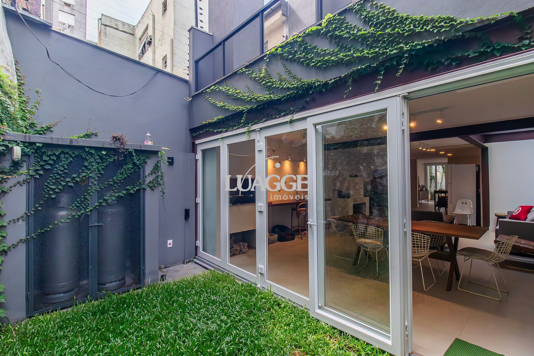 Casa à venda com 4 quartos, 2m² - Foto 7