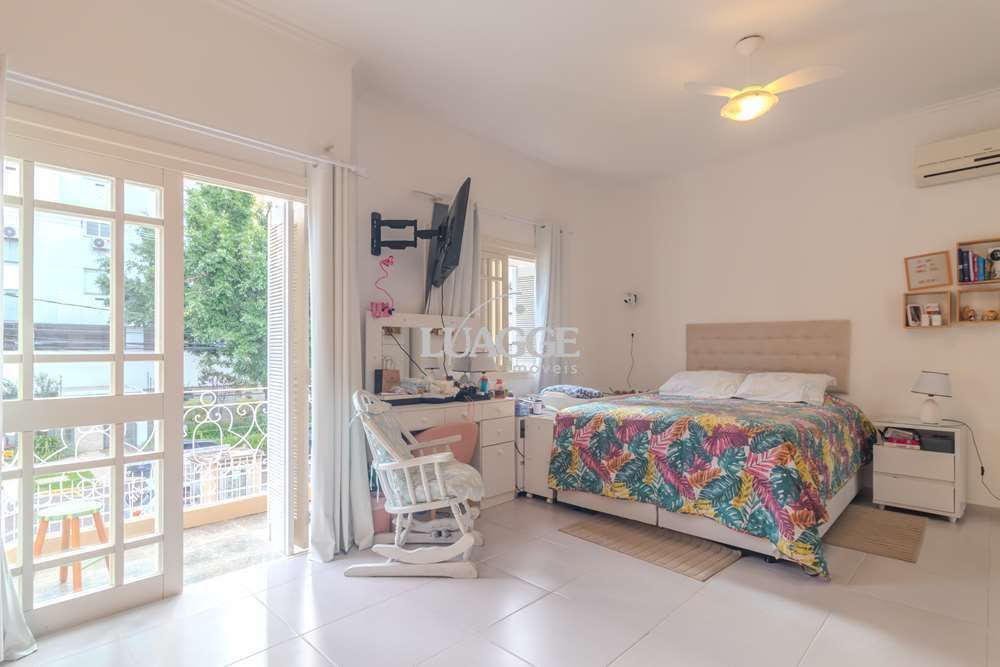Casa à venda com 3 quartos, 379m² - Foto 2