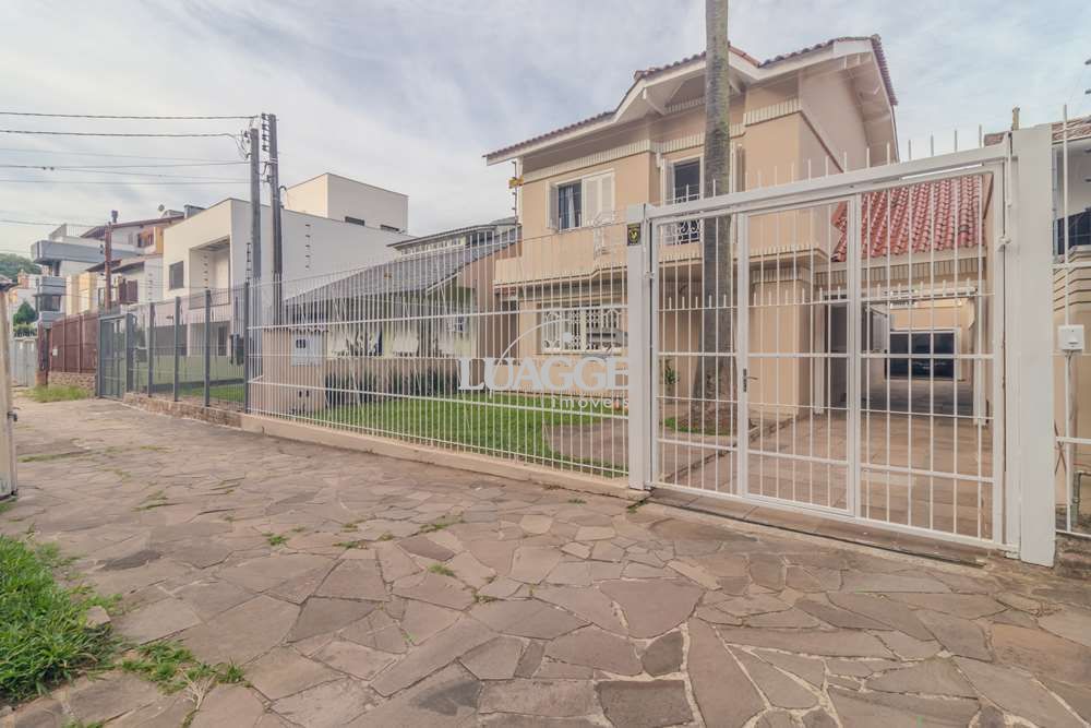 Casa à venda com 3 quartos, 379m² - Foto 1