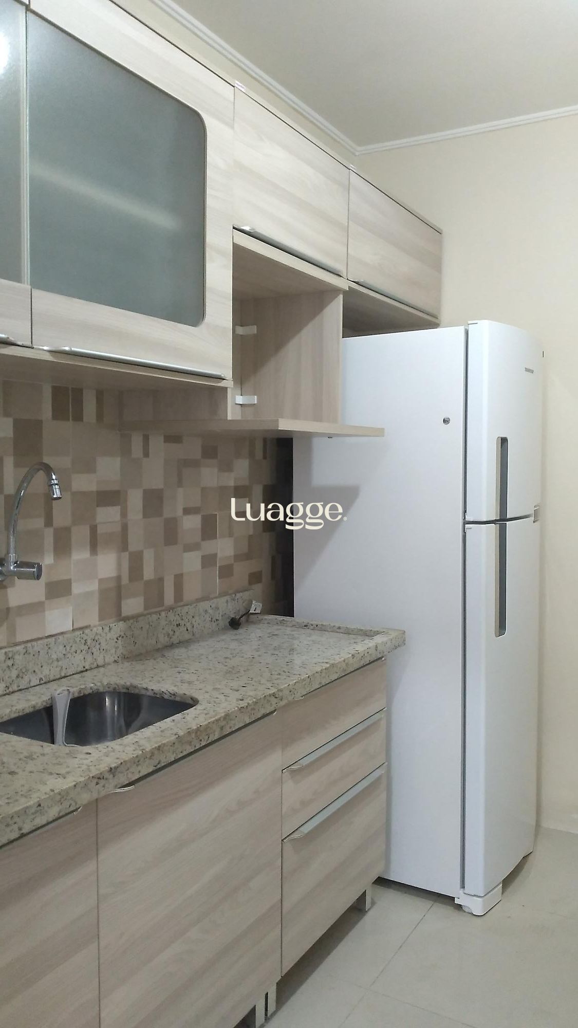 Apartamento à venda com 2 quartos, 72m² - Foto 2