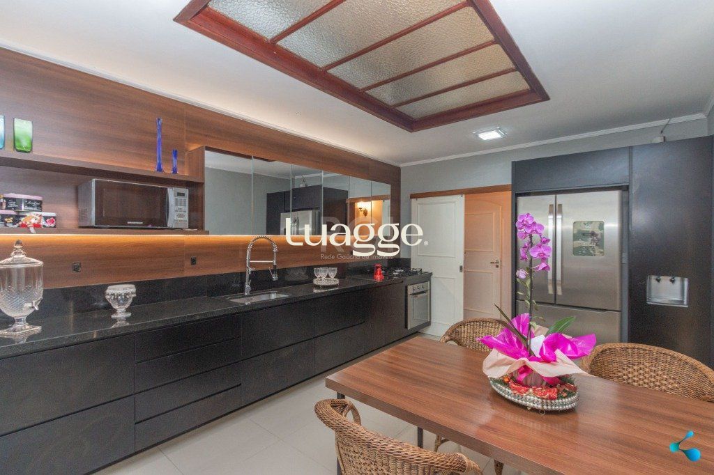 Casa à venda com 3 quartos, 241m² - Foto 7