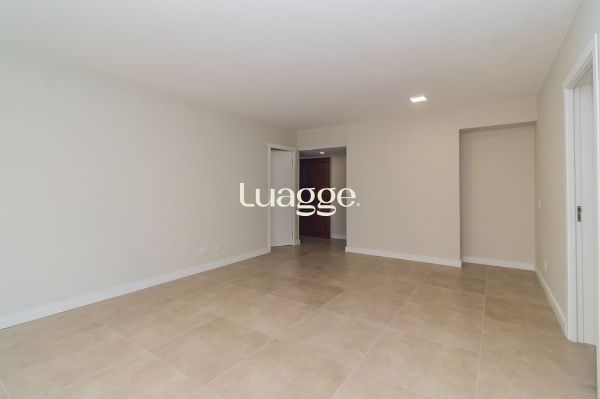 Apartamento à venda com 3 quartos, 113m² - Foto 3