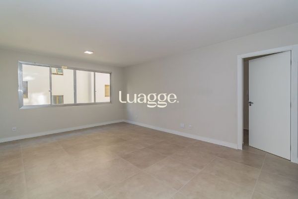 Apartamento à venda com 3 quartos, 113m² - Foto 2