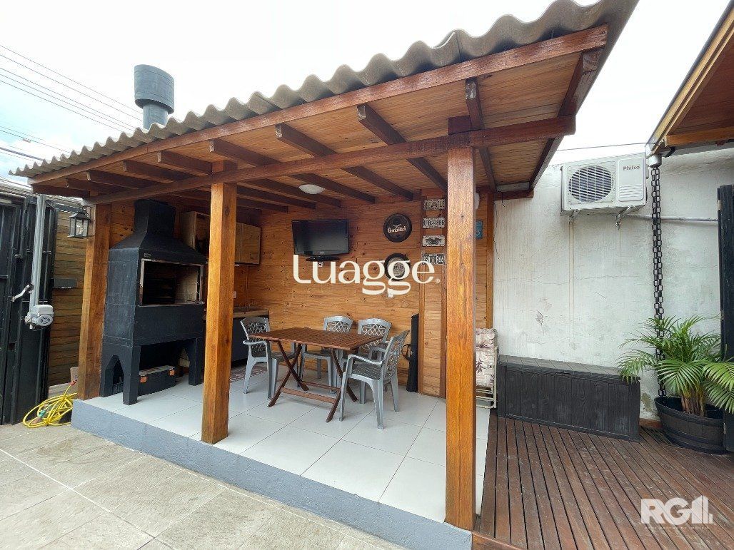Casa à venda com 4 quartos, 149m² - Foto 1