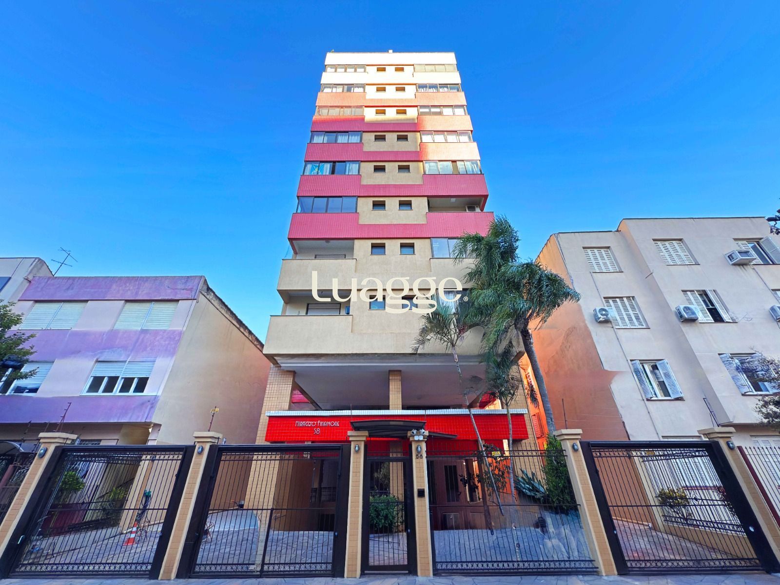 Apartamento de 3 dormitórios com duas vaga de garagem dupla, coberta.