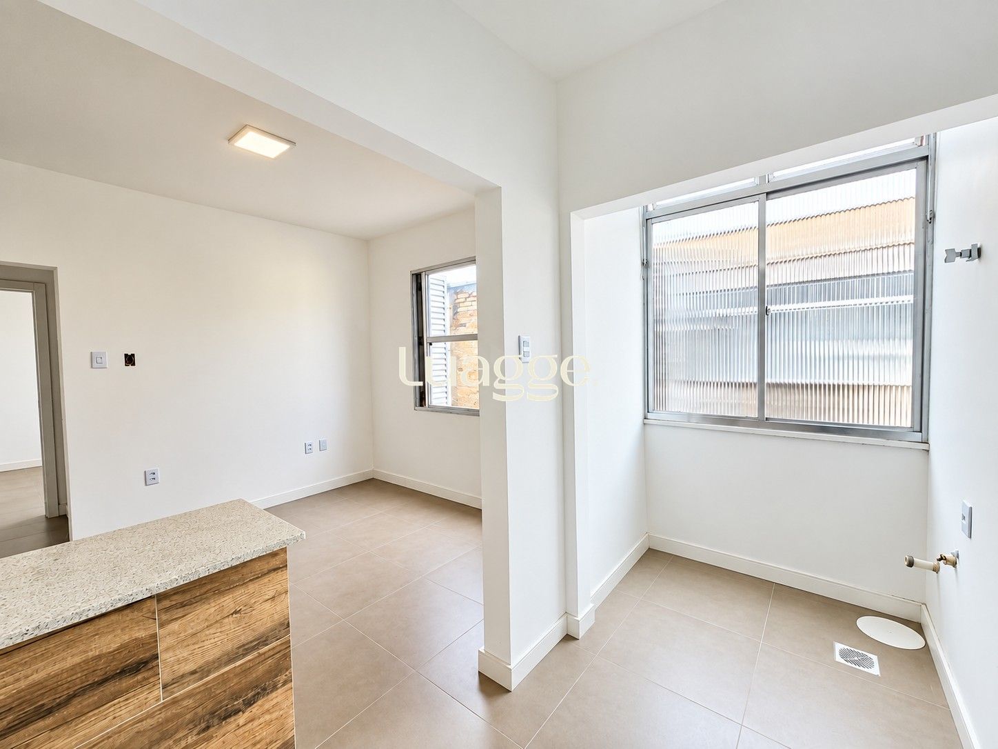 apartamento-cozinha-bancada-living