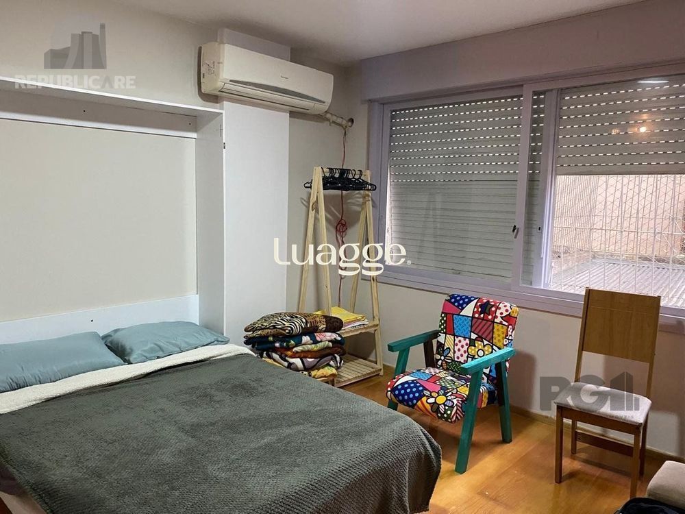 QUARTO-AR-CONDICIONADO-JANELA-AMPLA