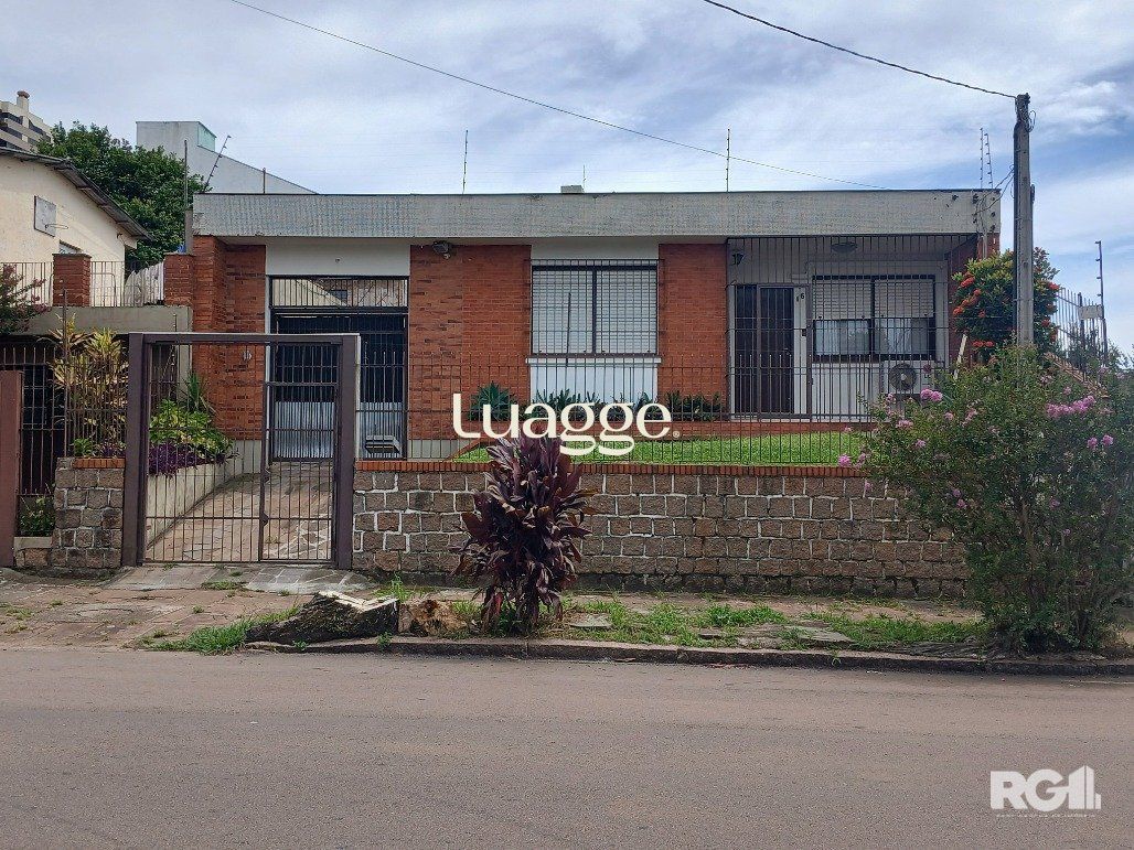 Casa à venda com 4 quartos, 181m² - Foto 1