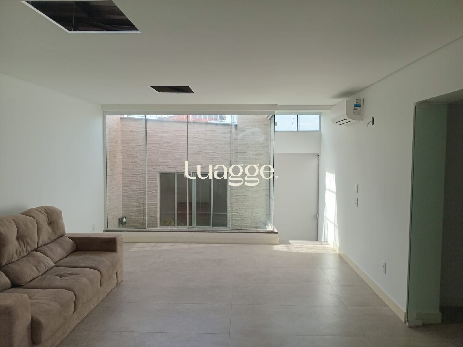 Apartamento à venda com 3 quartos, 131m² - Foto 1