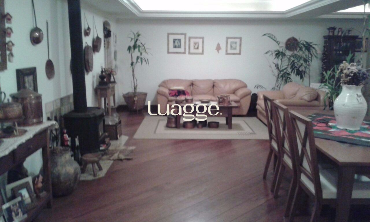Casa à venda com 3 quartos, 429m² - Foto 1