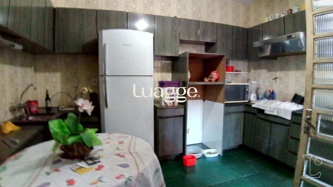 Casa para alugar com 3 quartos, 244m² - Foto 6