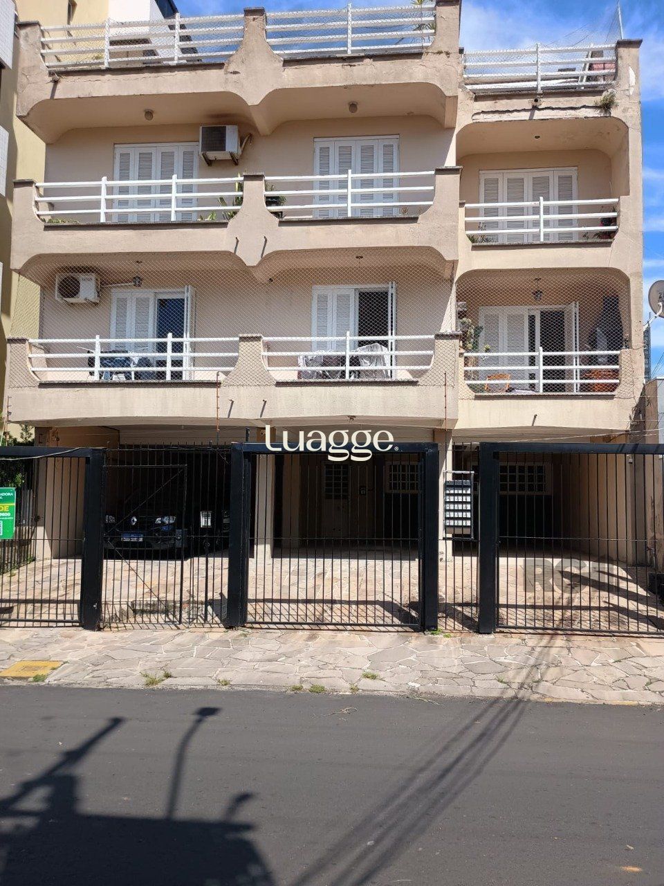 Apartamento à venda com 3 quartos, 137m² - Foto 1