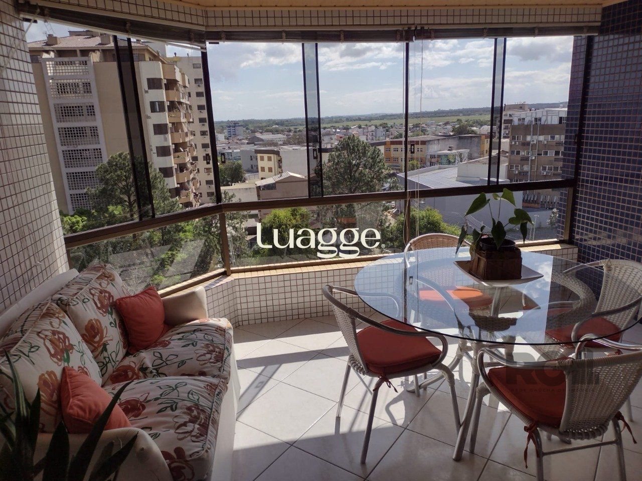 Apartamento à venda com 3 quartos, 189m² - Foto 2