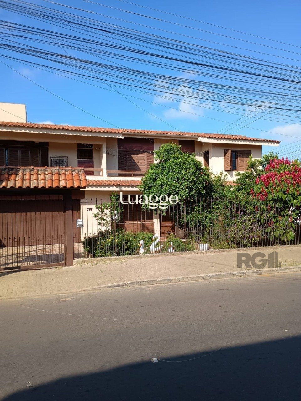 Casa à venda com 3 quartos, 330m² - Foto 1
