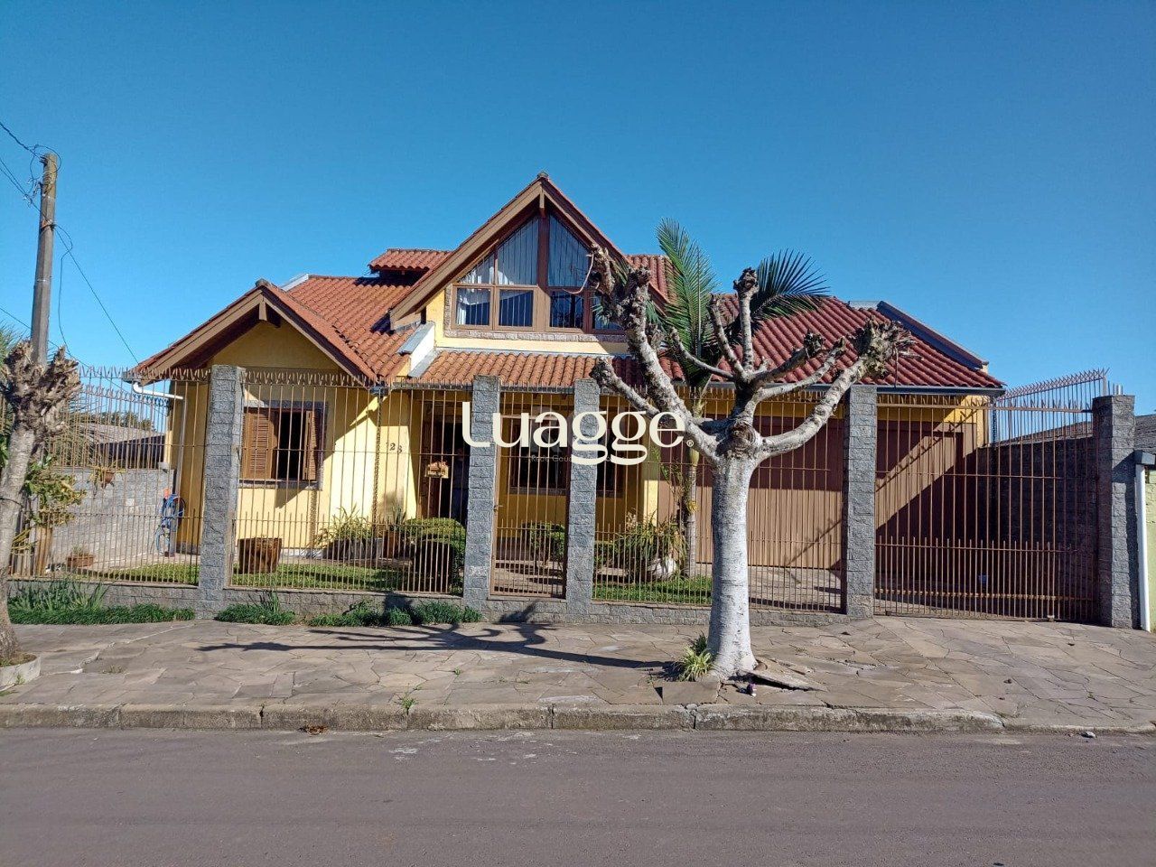 Sobrado à venda com 3 quartos, 239m² - Foto 1