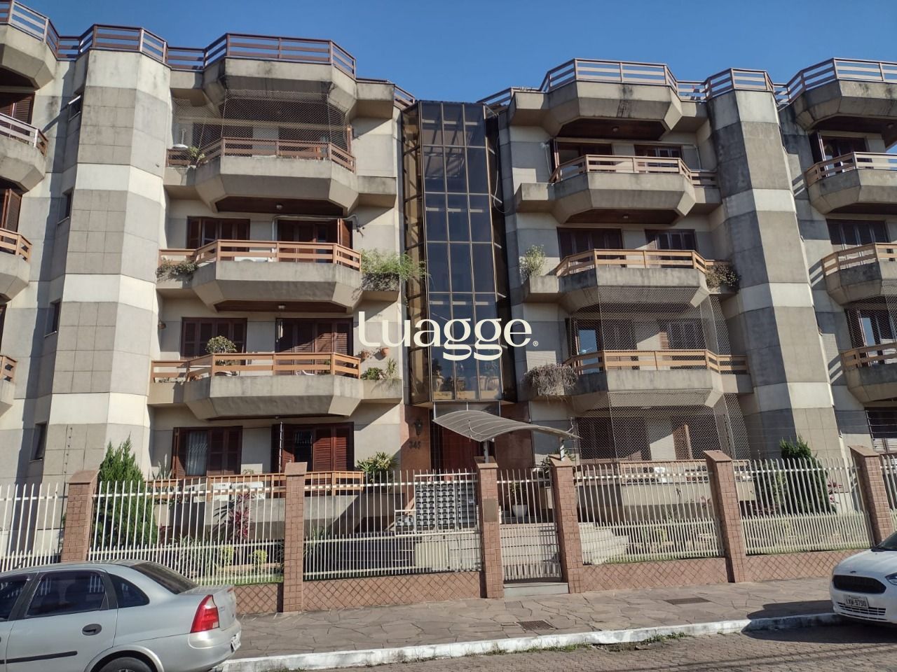 Apartamento à venda com 3 quartos, 142m² - Foto 1