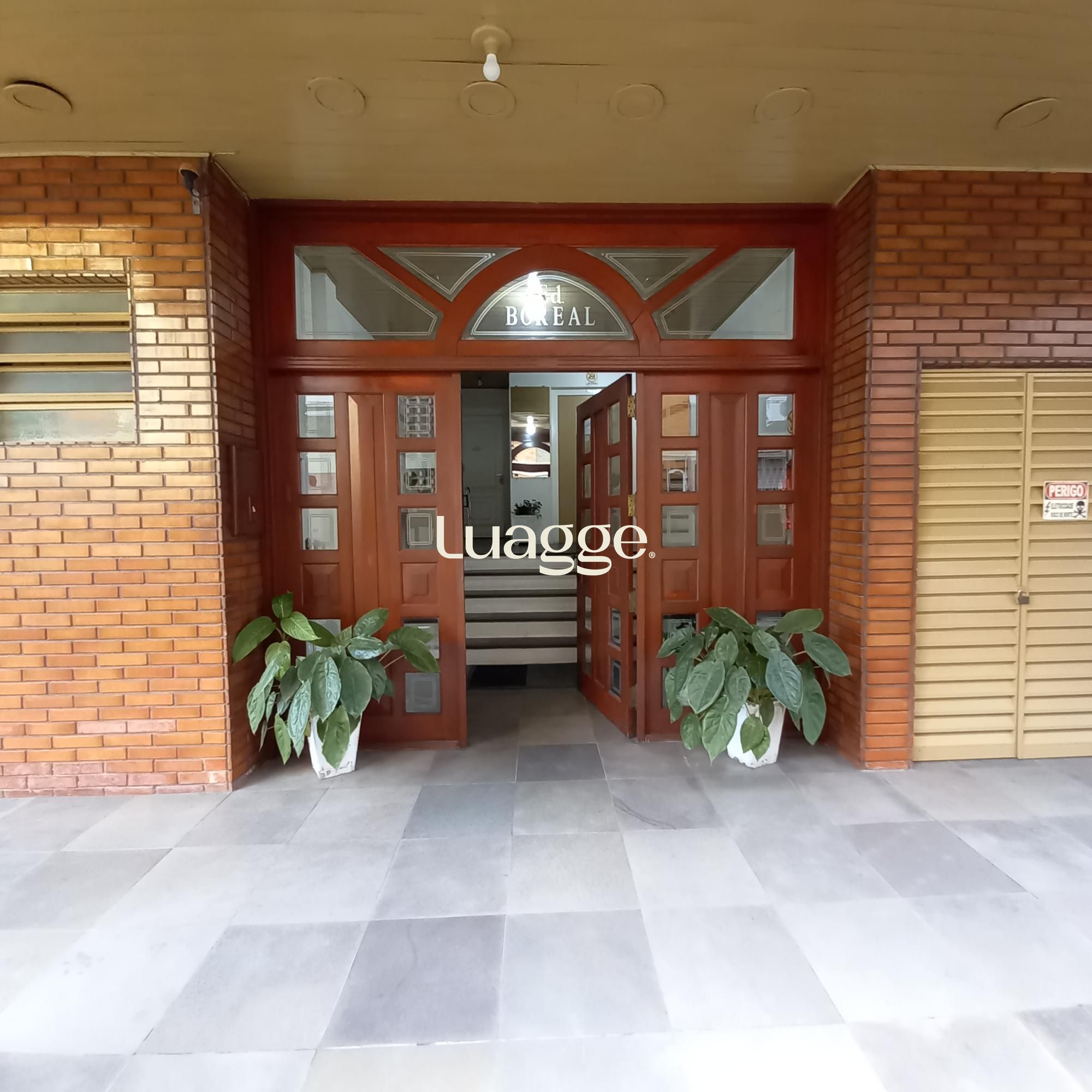 PORTA ENTRADA EDIFÍCIO