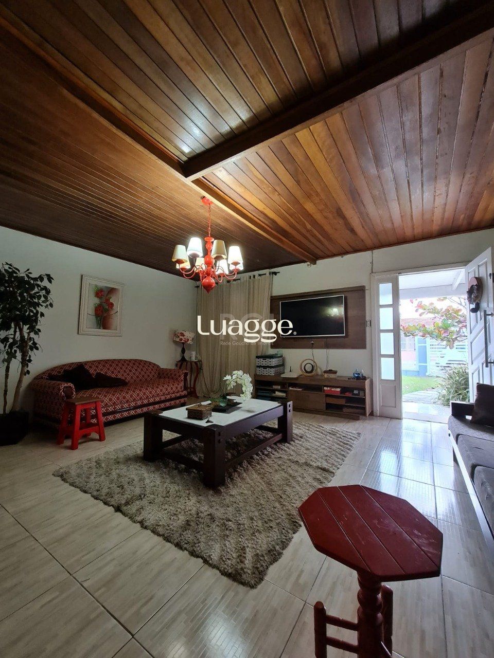 Casa à venda com 3 quartos, 132m² - Foto 1