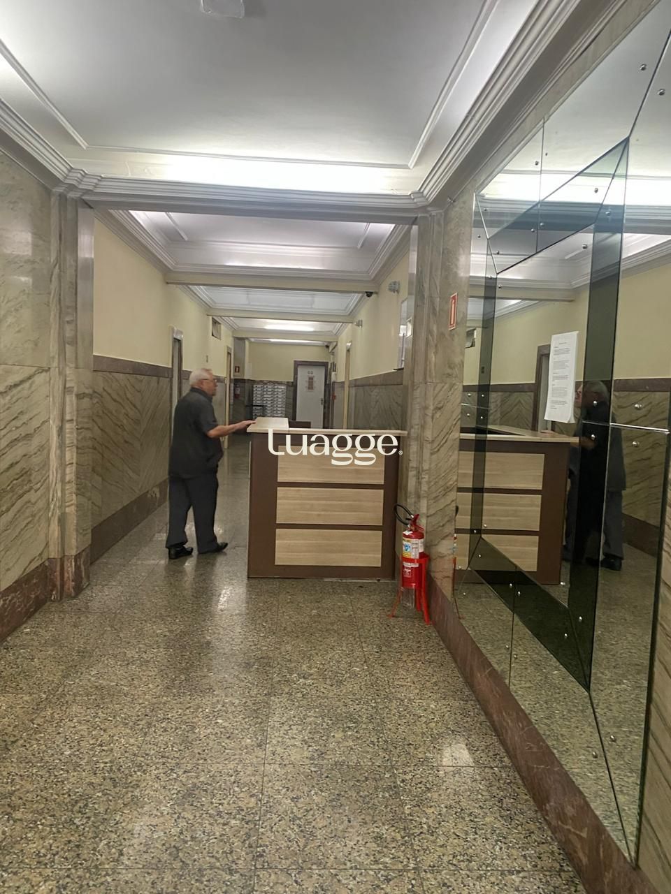 Apartamento à venda com 3 quartos, 162m² - Foto 2