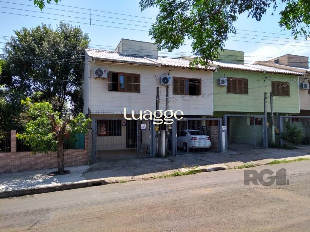 Amplo Sobrado 74 Metros Quadrados 2 dormitórios, Lavabo, vaga coberta, churrasqueira, Fátima, Cachoeirinha.