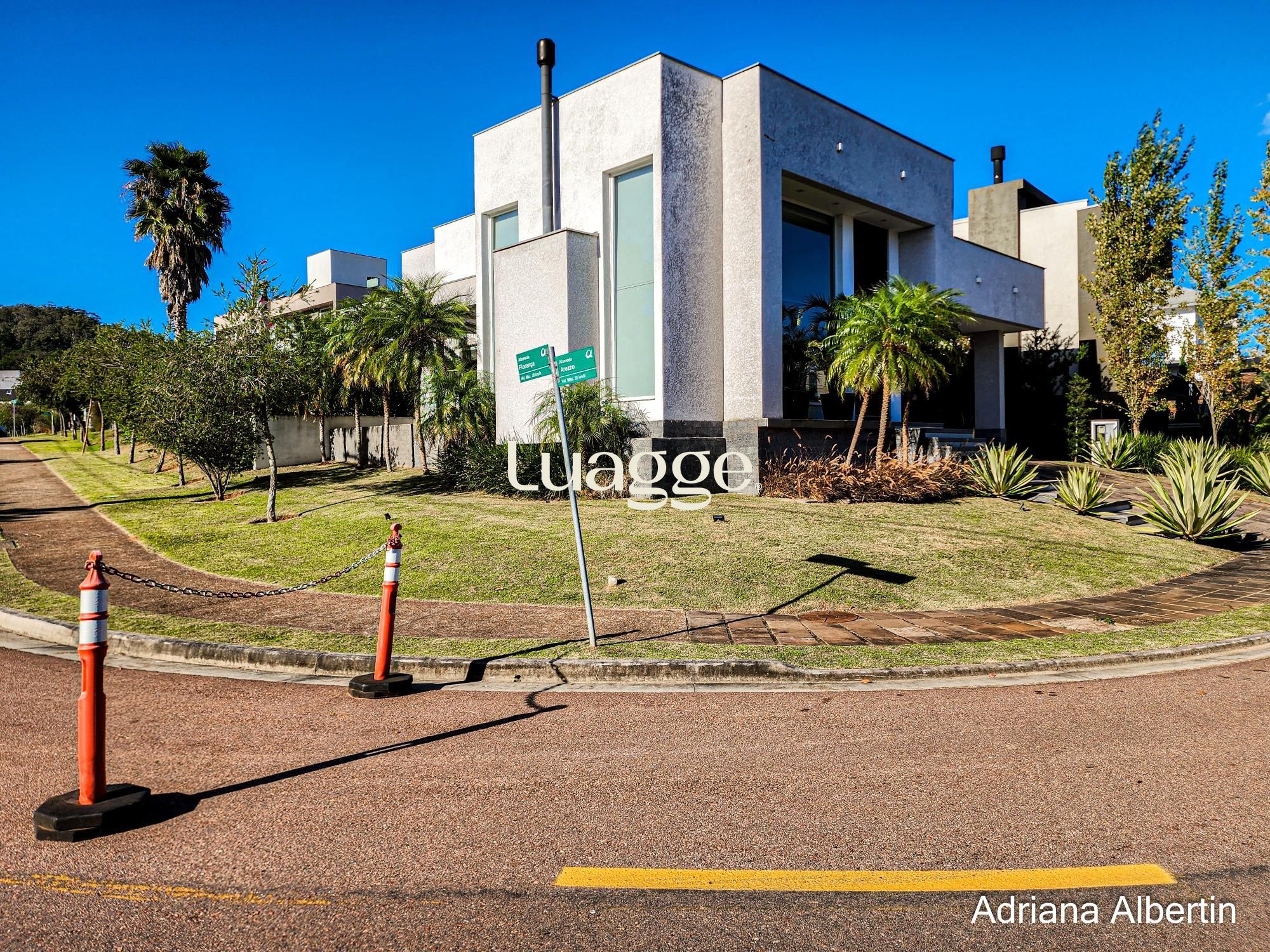 Casa de Condomínio à venda com 3 quartos, 250m² - Foto 2