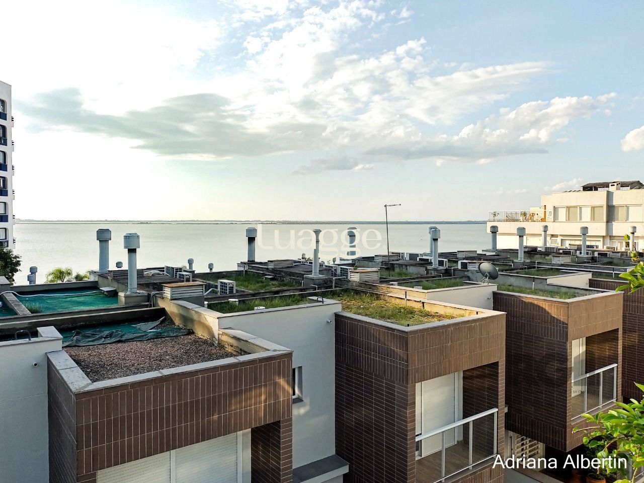 Casa de Condomínio à venda com 3 quartos, 252m² - Foto 2