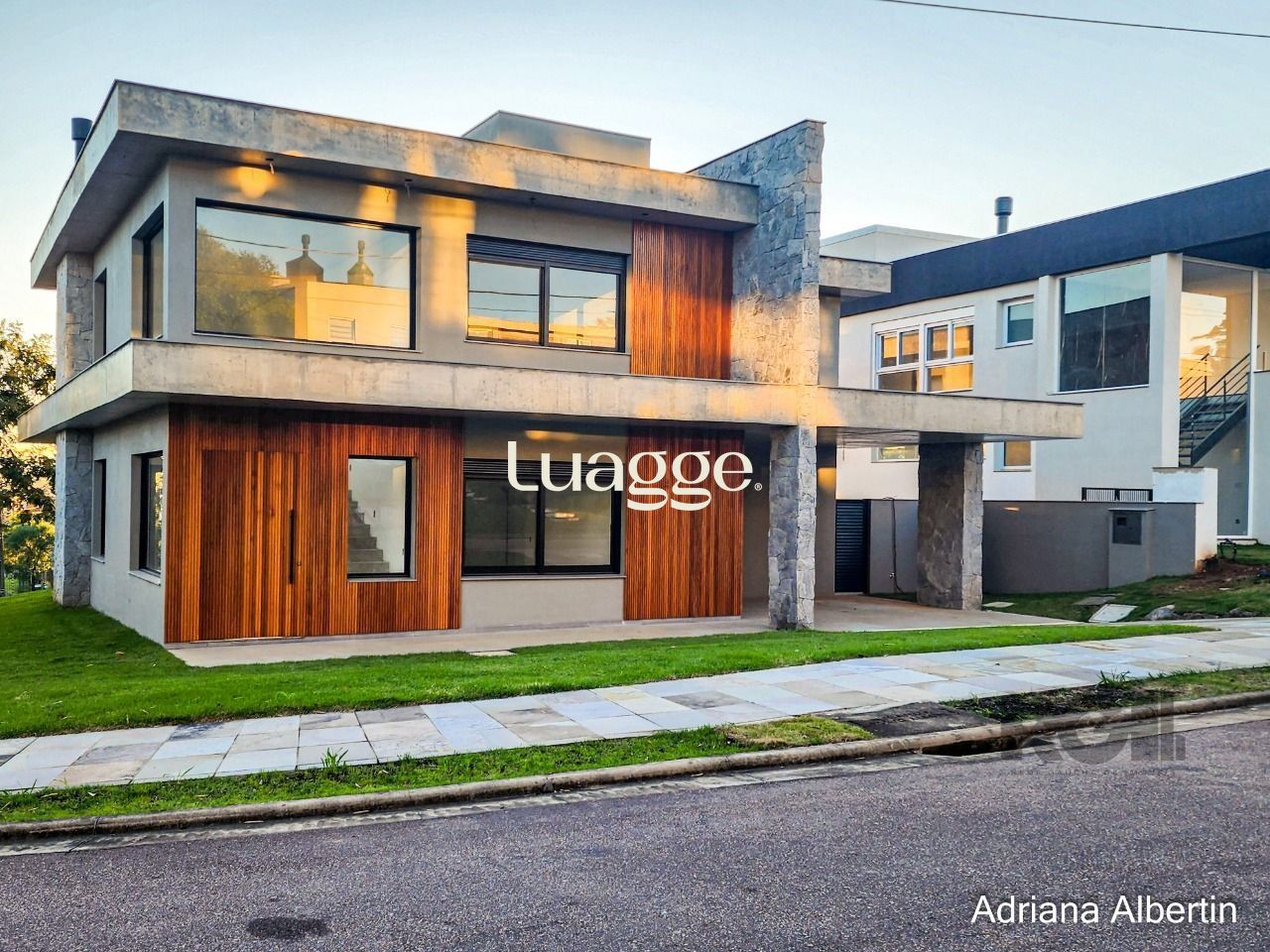 Casa de Condomínio à venda com 3 quartos, 356m² - Foto 1