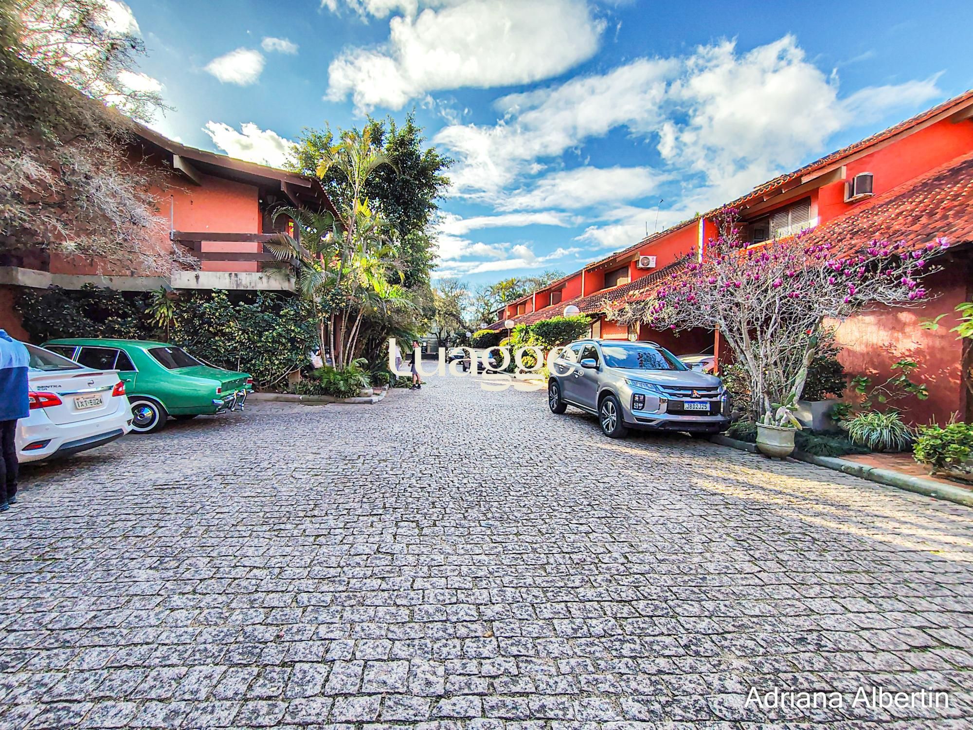 Casa de Condomínio à venda com 3 quartos, 301m² - Foto 2